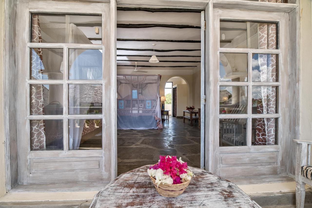 Jacaranda Beach Resort Ватаму Екстериор снимка