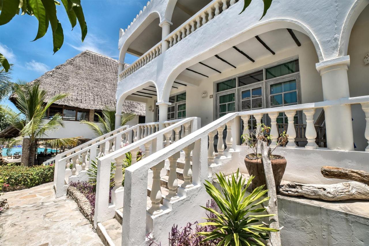 Jacaranda Beach Resort Ватаму Екстериор снимка