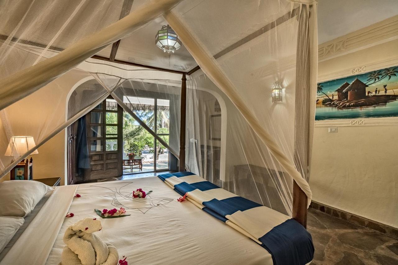 Jacaranda Beach Resort Ватаму Екстериор снимка