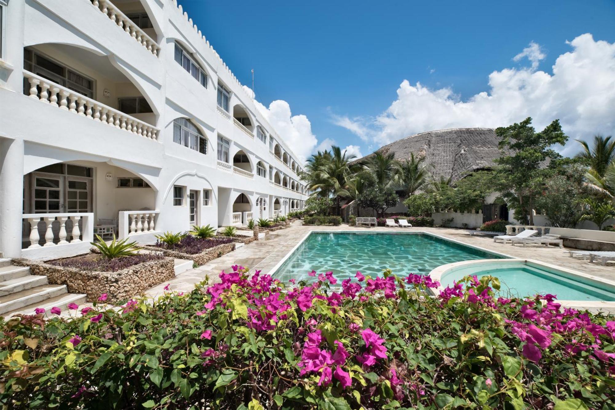 Jacaranda Beach Resort Ватаму Екстериор снимка