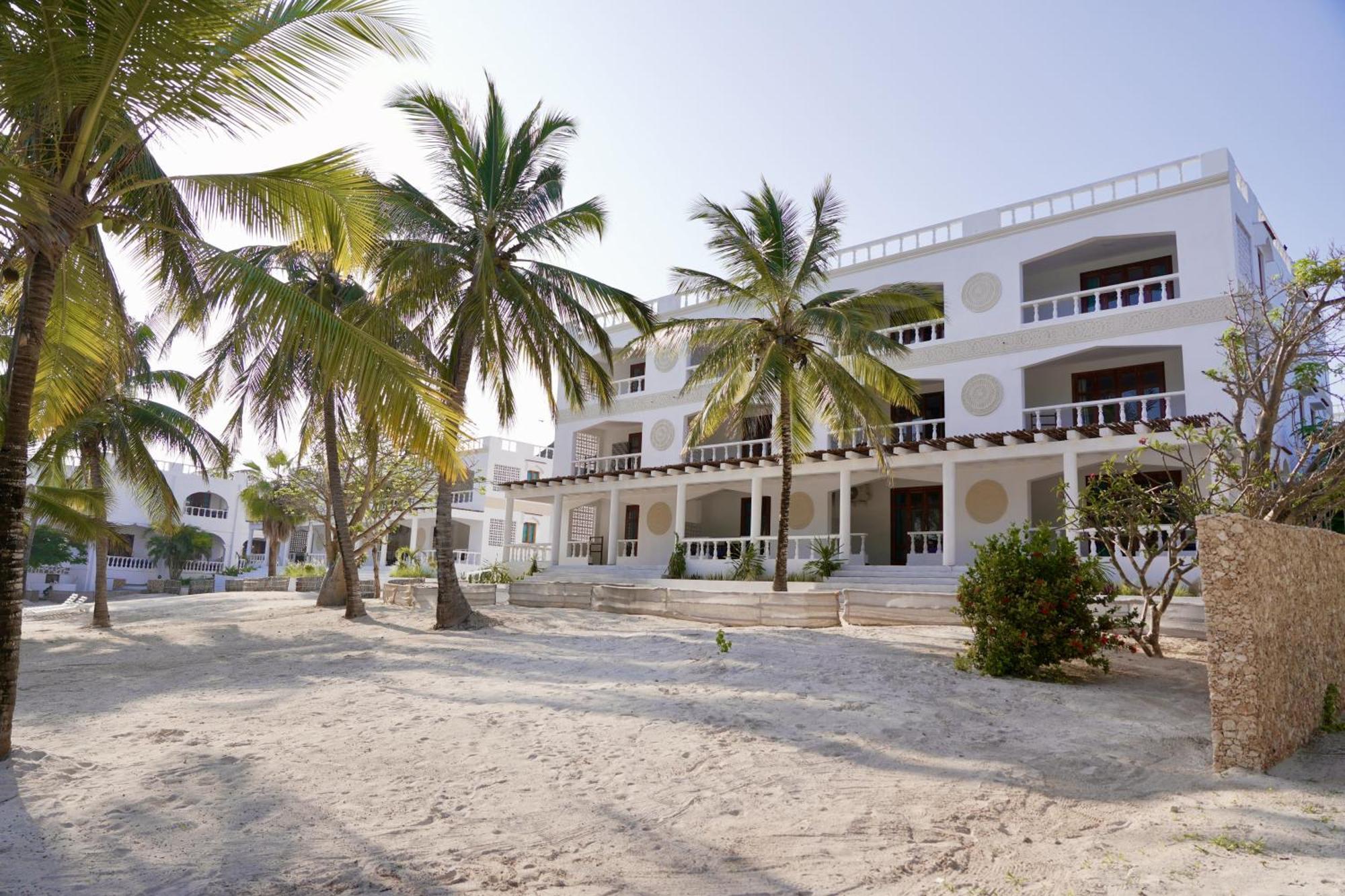 Jacaranda Beach Resort Ватаму Екстериор снимка