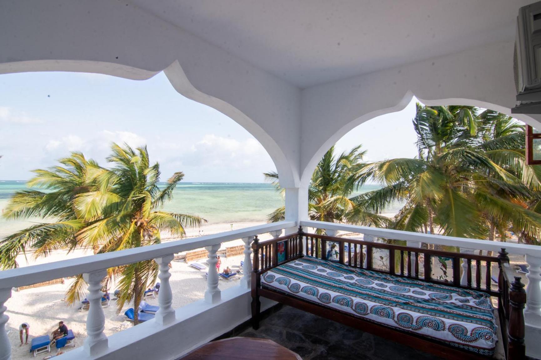 Jacaranda Beach Resort Ватаму Екстериор снимка