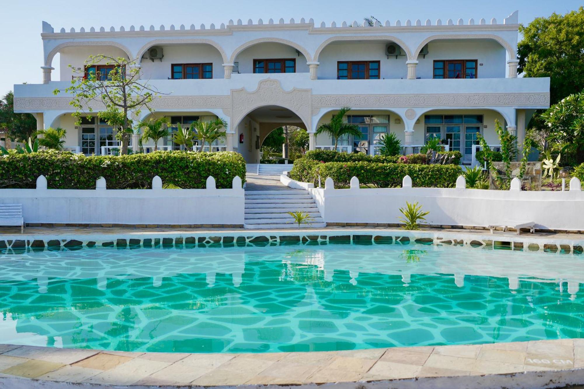 Jacaranda Beach Resort Ватаму Екстериор снимка