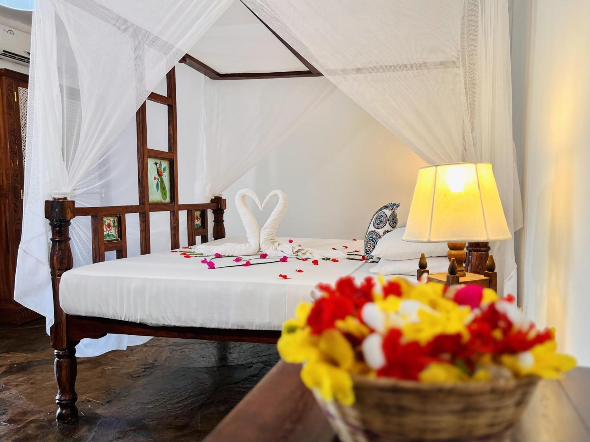 Jacaranda Beach Resort Ватаму Екстериор снимка