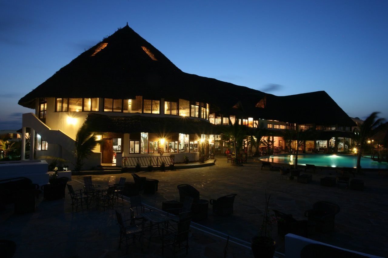 Jacaranda Beach Resort Ватаму Екстериор снимка