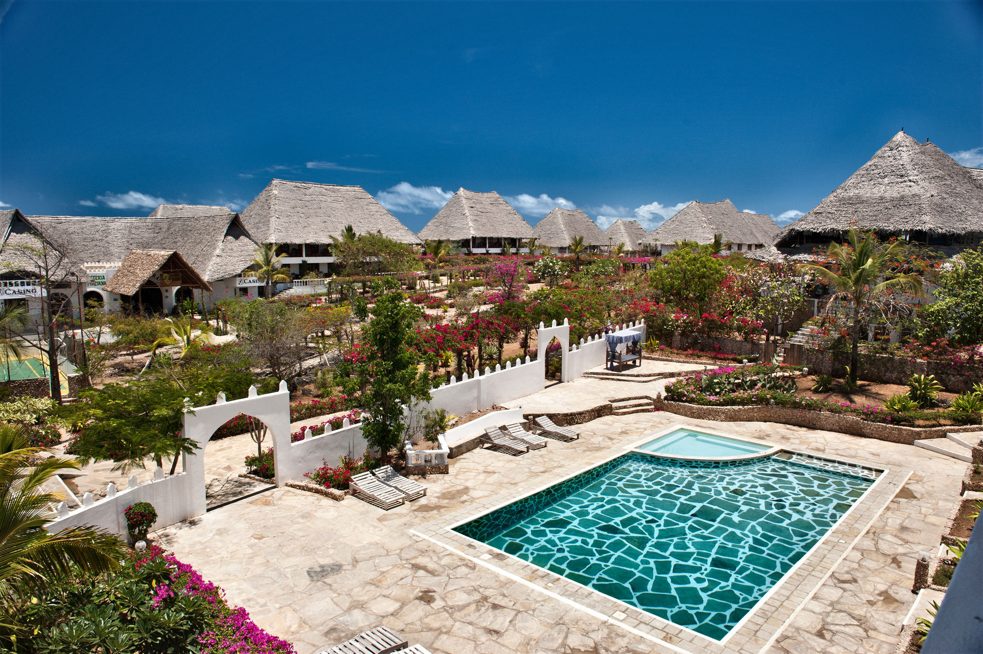 Jacaranda Beach Resort Ватаму Екстериор снимка
