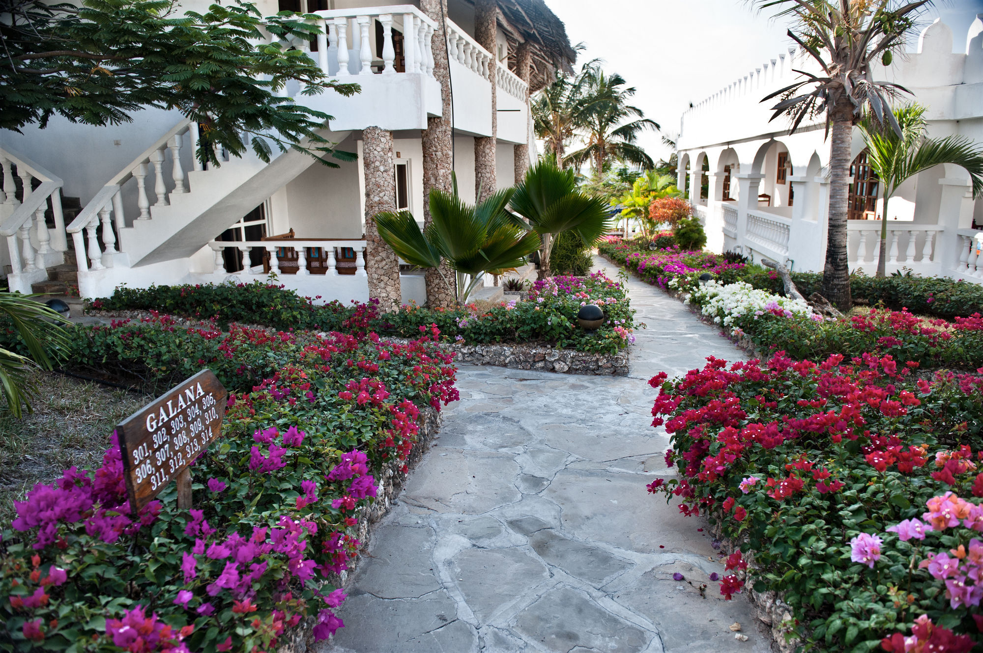 Jacaranda Beach Resort Ватаму Екстериор снимка